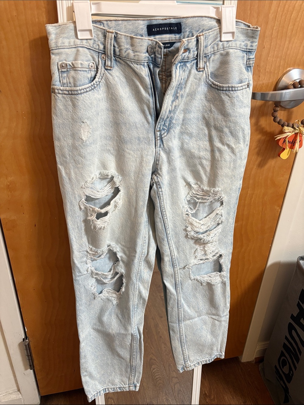 Aeropostale Women’s Light Wash Distressed Relaxed Jeans